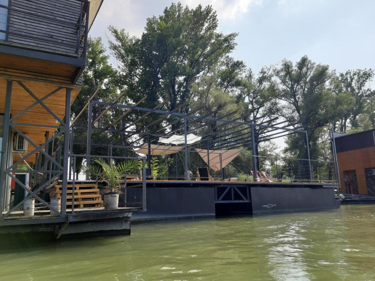 B&B Botel Charlie Belgrad Exteriör bild