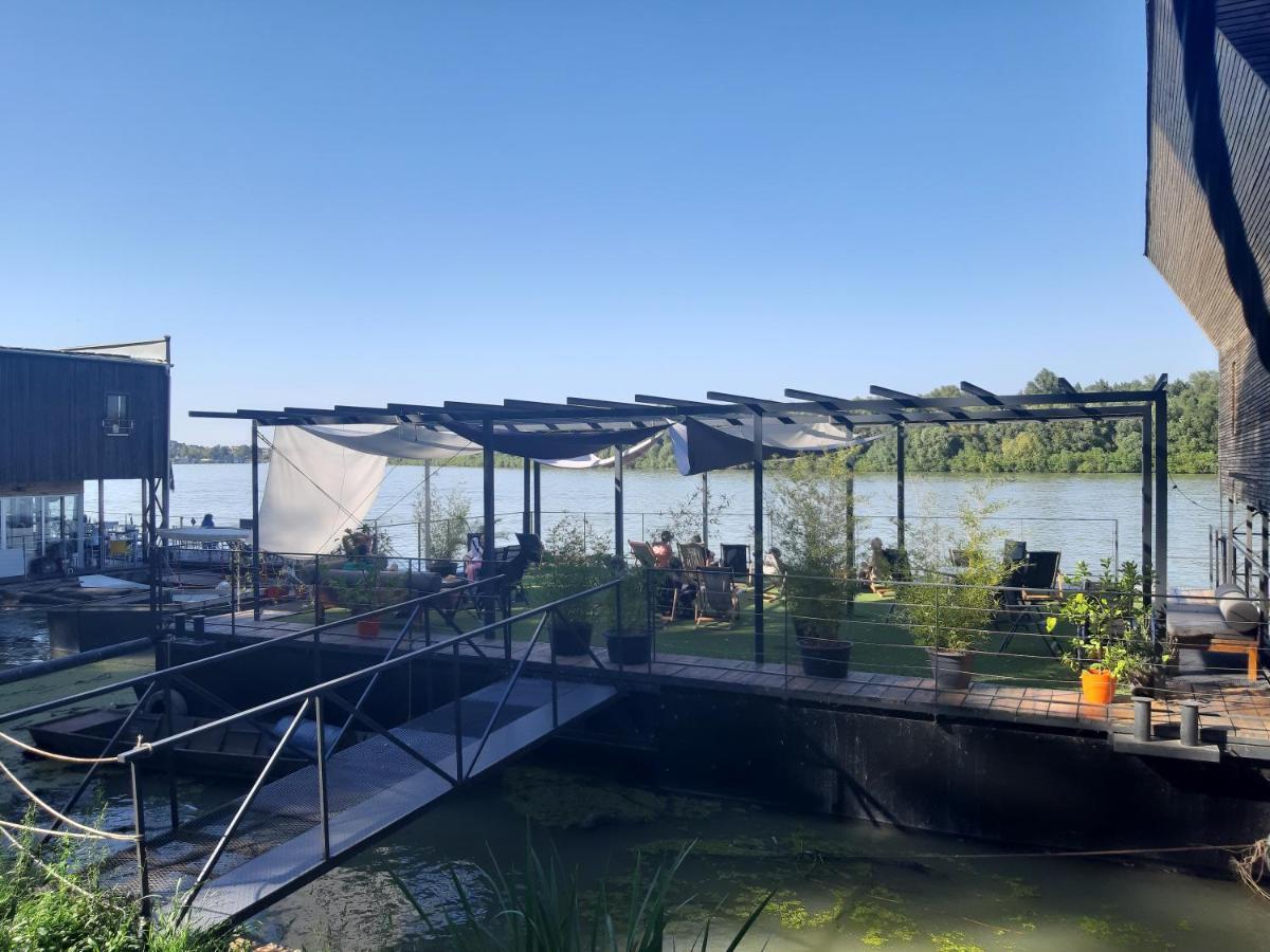 B&B Botel Charlie Belgrad Exteriör bild
