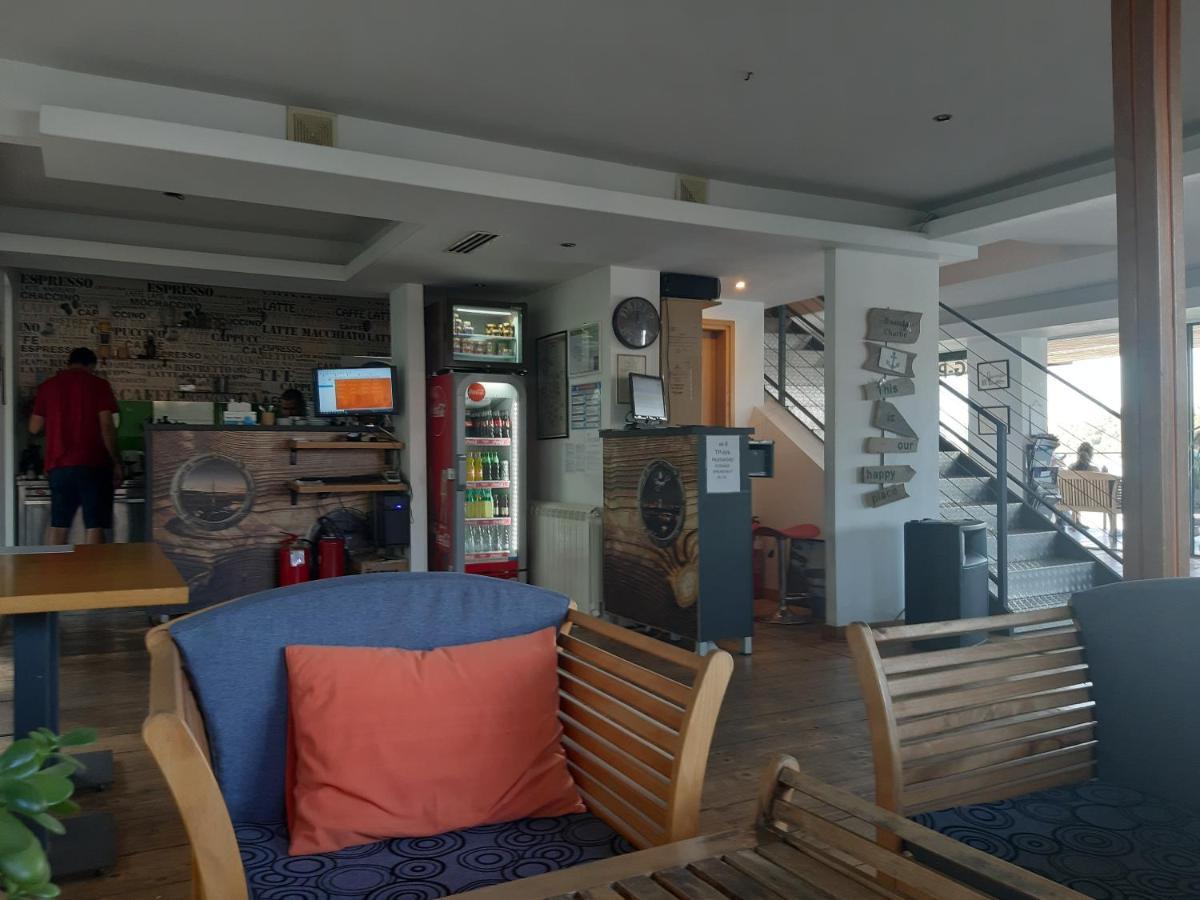 B&B Botel Charlie Belgrad Exteriör bild