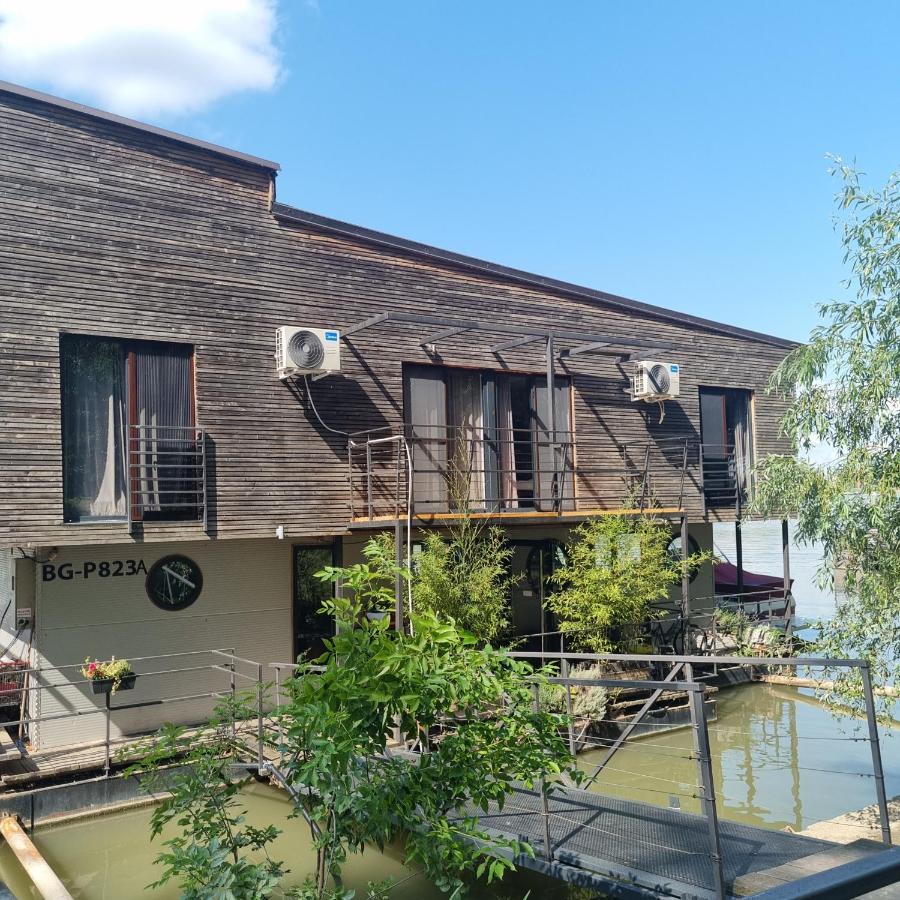 B&B Botel Charlie Belgrad Exteriör bild