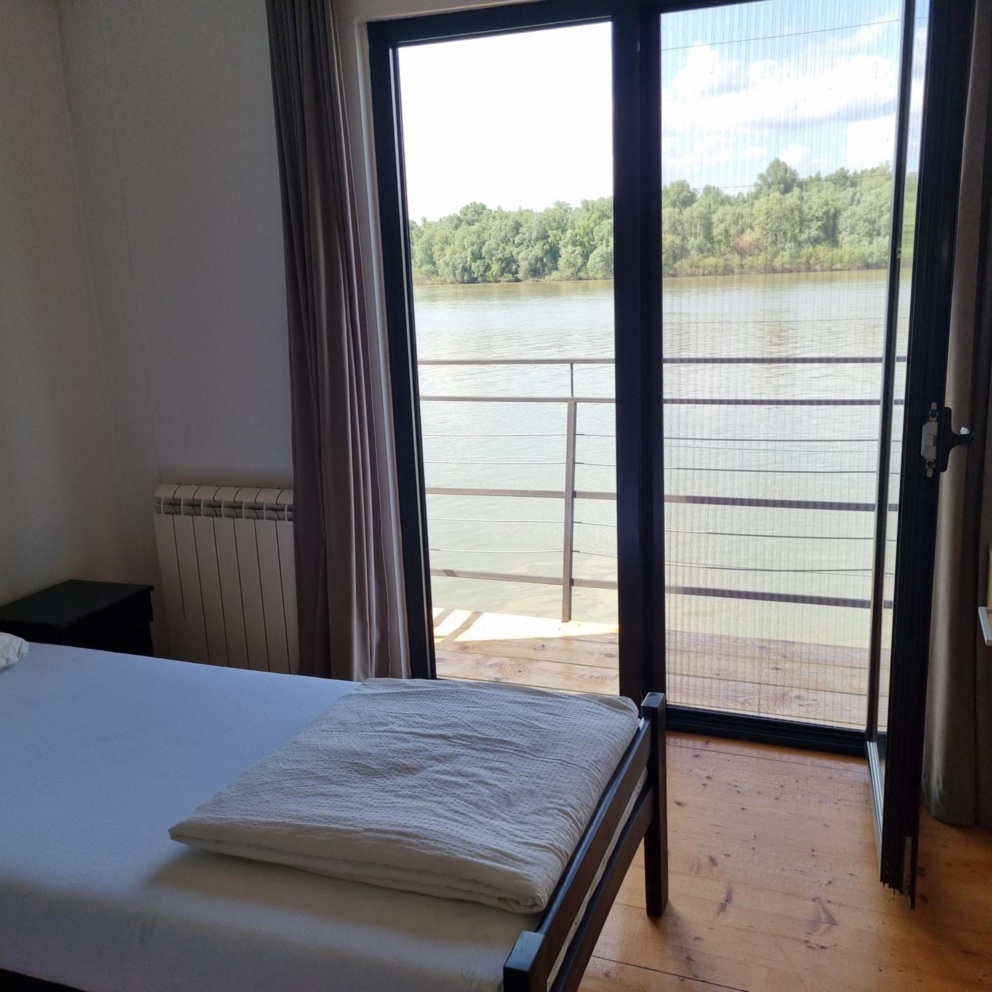 B&B Botel Charlie Belgrad Rum bild