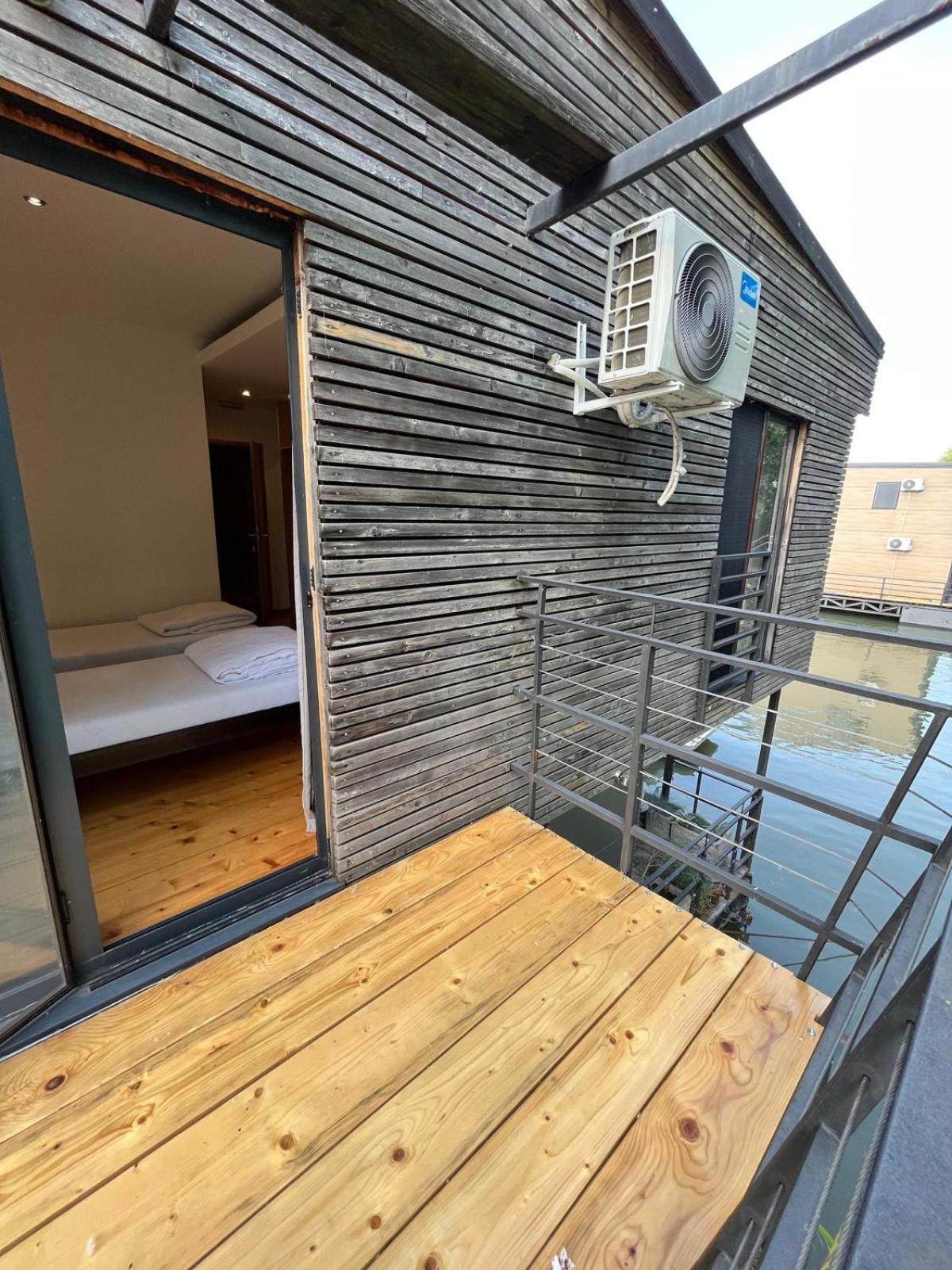 B&B Botel Charlie Belgrad Rum bild