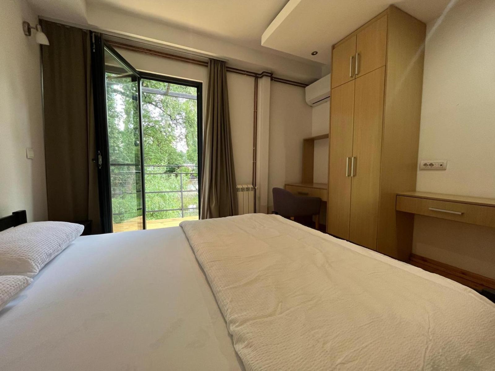 B&B Botel Charlie Belgrad Rum bild