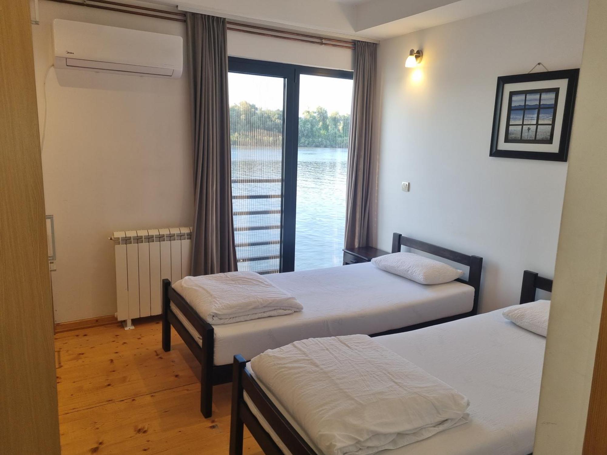 B&B Botel Charlie Belgrad Rum bild