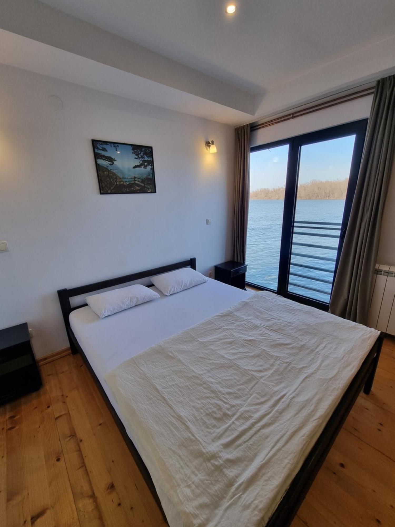 B&B Botel Charlie Belgrad Rum bild