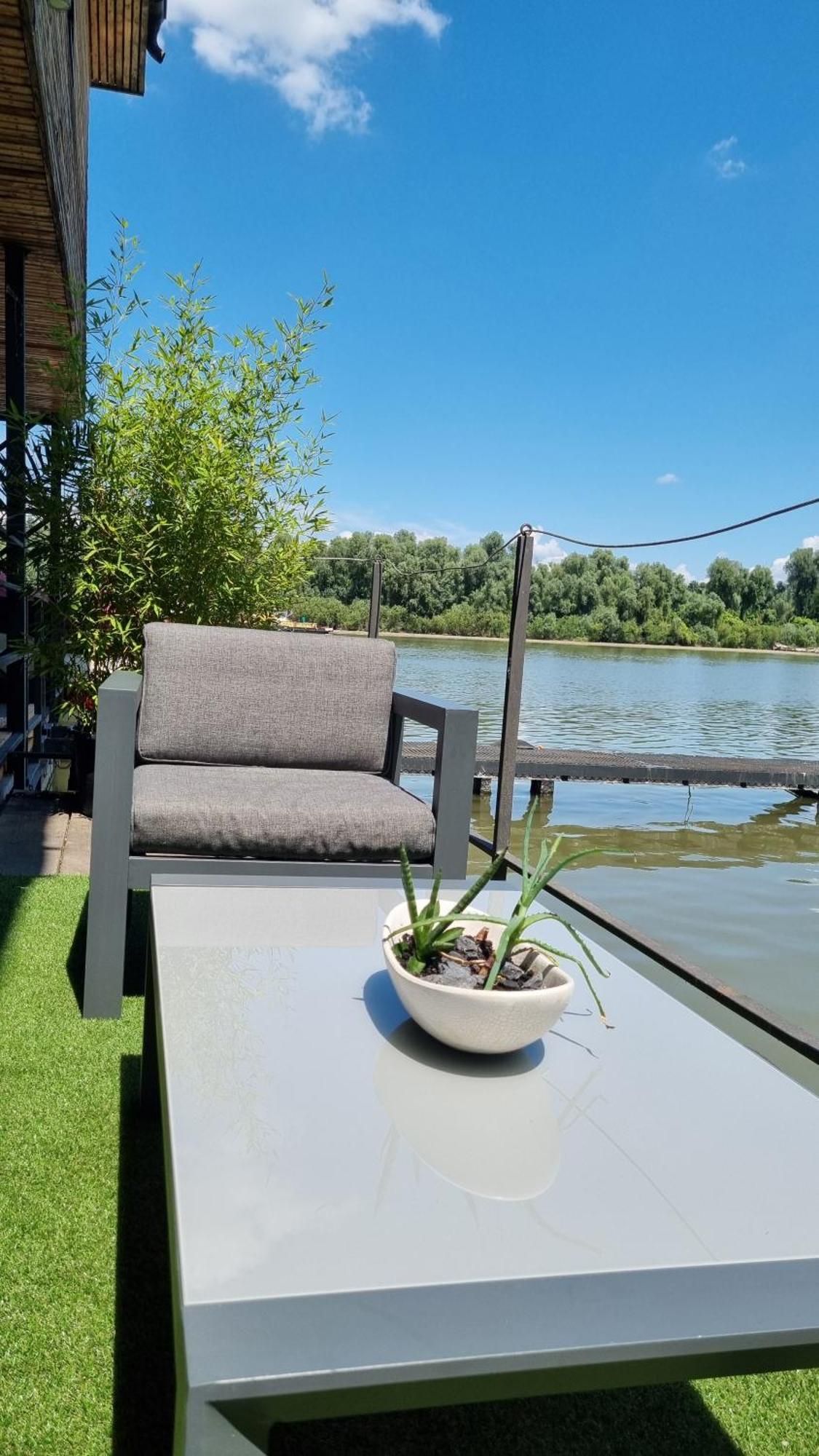 B&B Botel Charlie Belgrad Rum bild