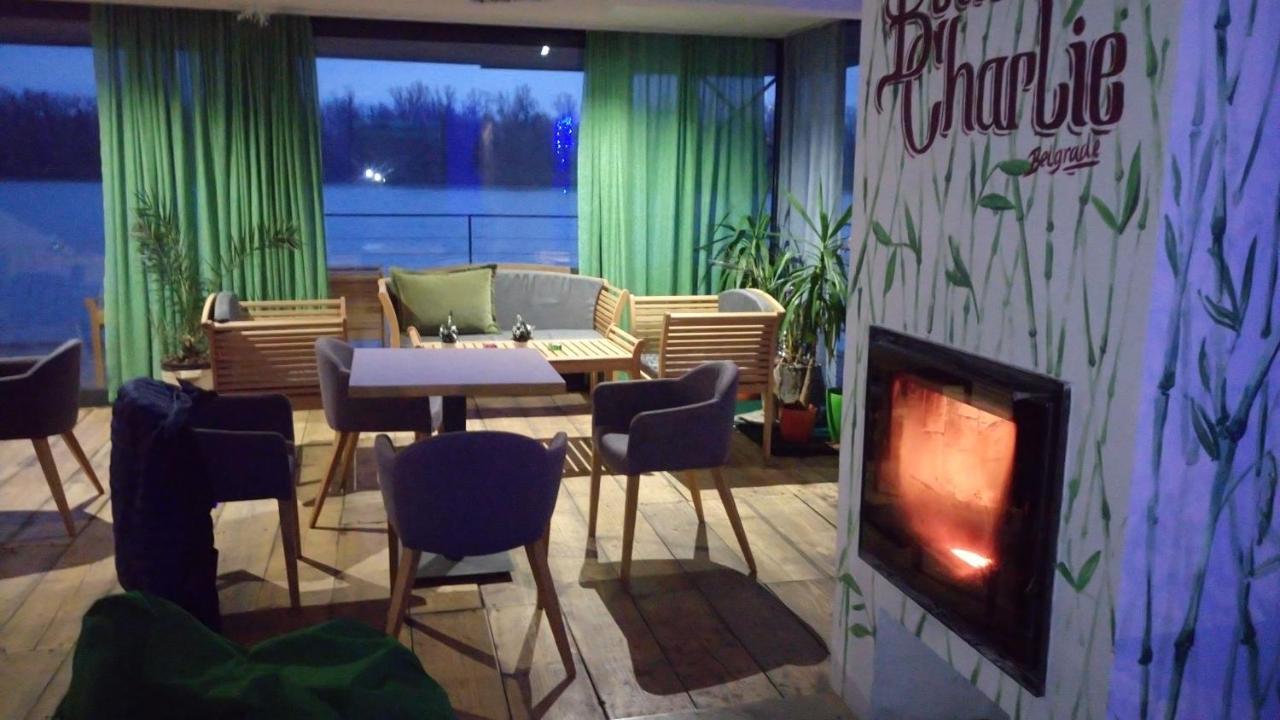 B&B Botel Charlie Belgrad Exteriör bild